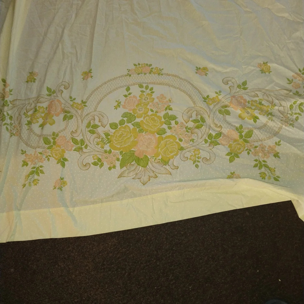 Elegant Floral Bedding Sheet in Yellow and Green